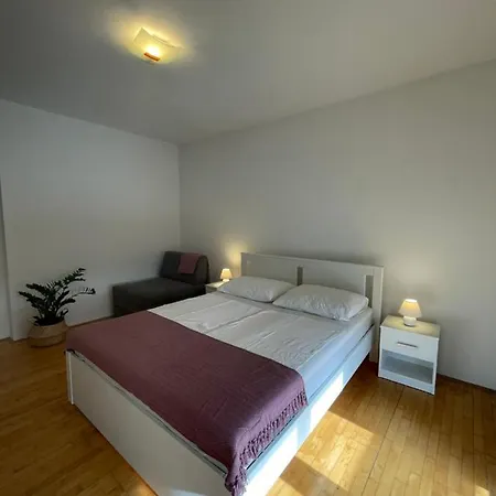 Stella Apartament *