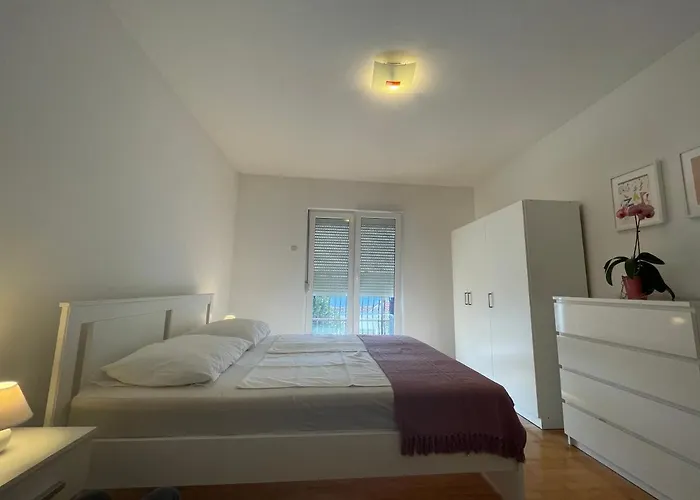 アパート Stella ブリビル